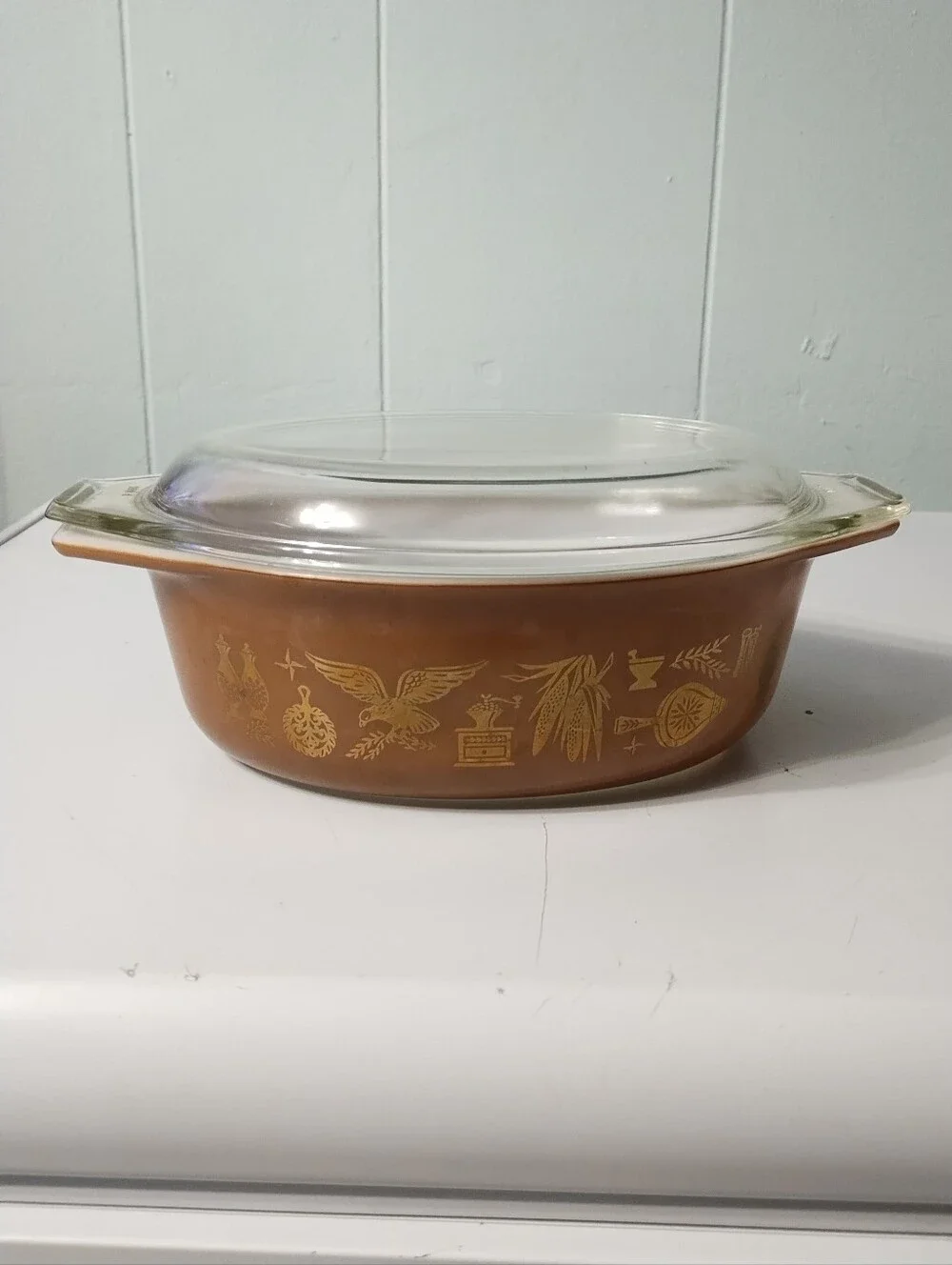 Vintage Pyrex Early American Gold Harvest Motif Covered 1 1/2 Quart Casserole